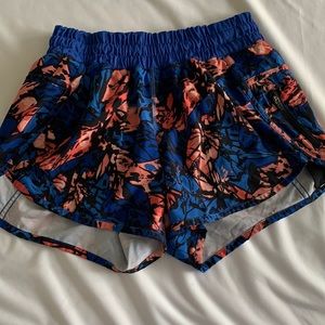 Lululemon tracker iv shorts